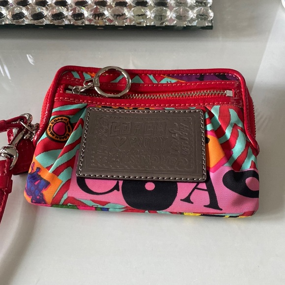 New Coach Wristlet - Picture 1 of 4